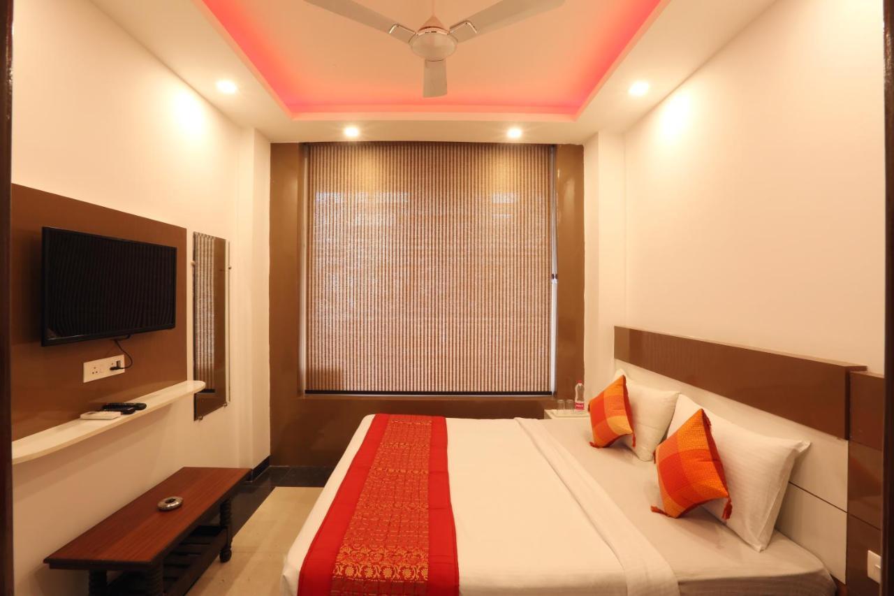 Hotel Sky Wood At Airport New Delhi Extérieur photo