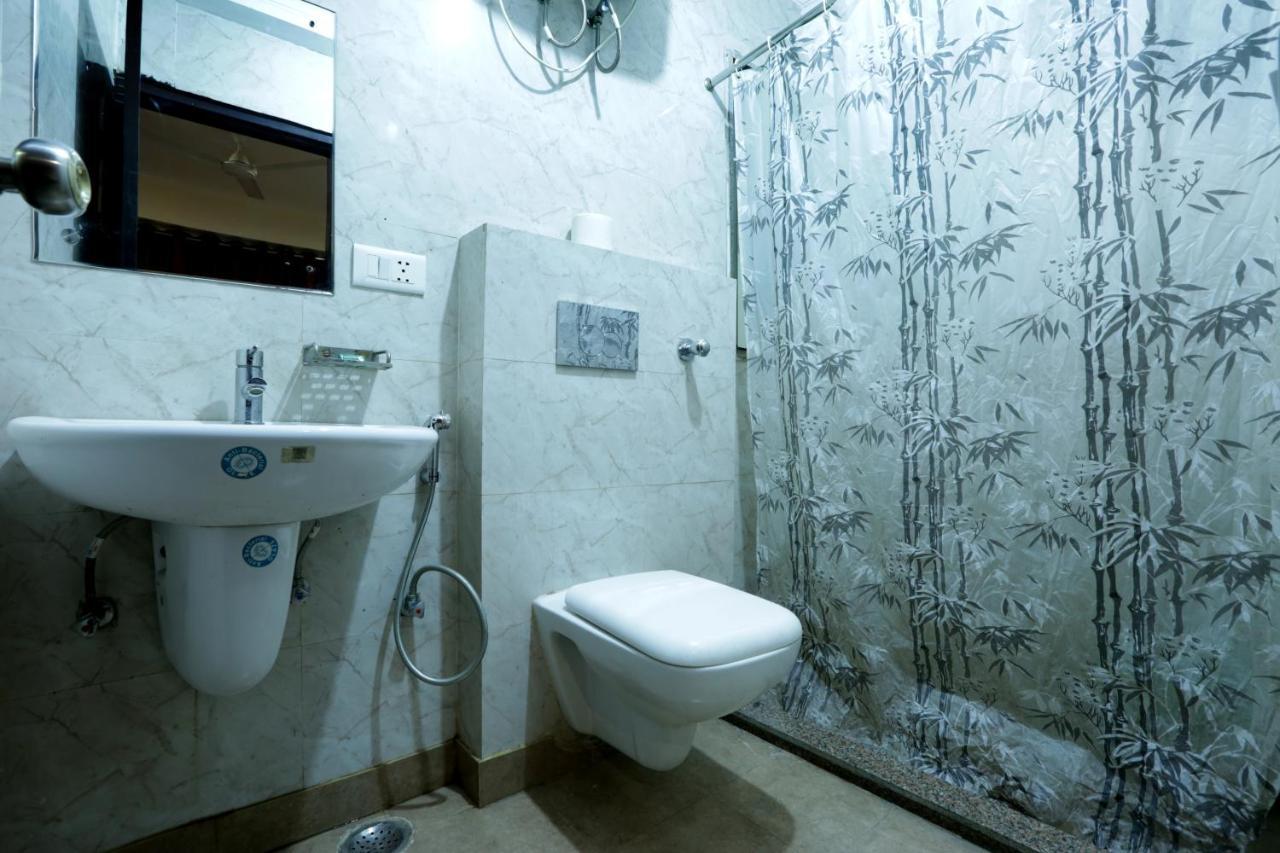 Hotel Sky Wood At Airport New Delhi Extérieur photo