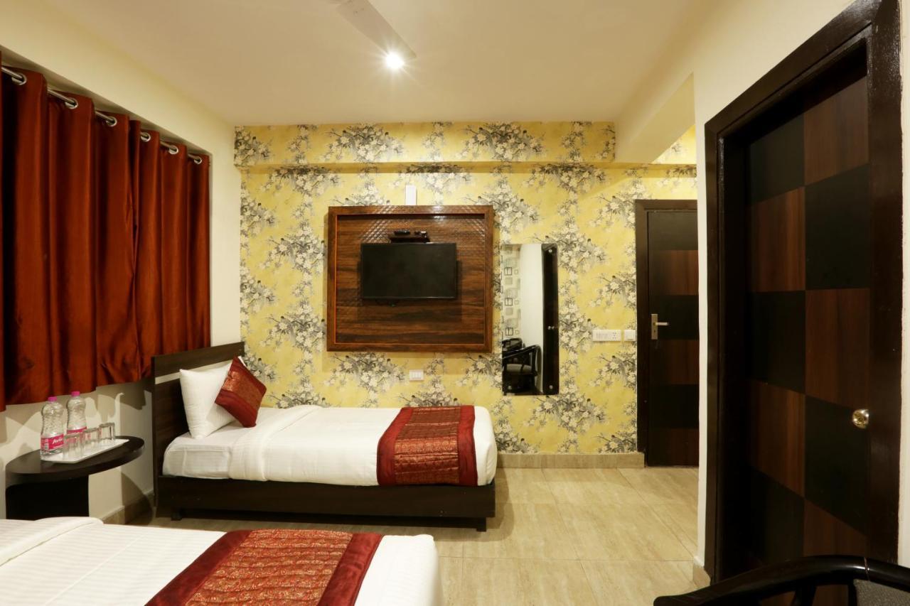 Hotel Sky Wood At Airport New Delhi Extérieur photo