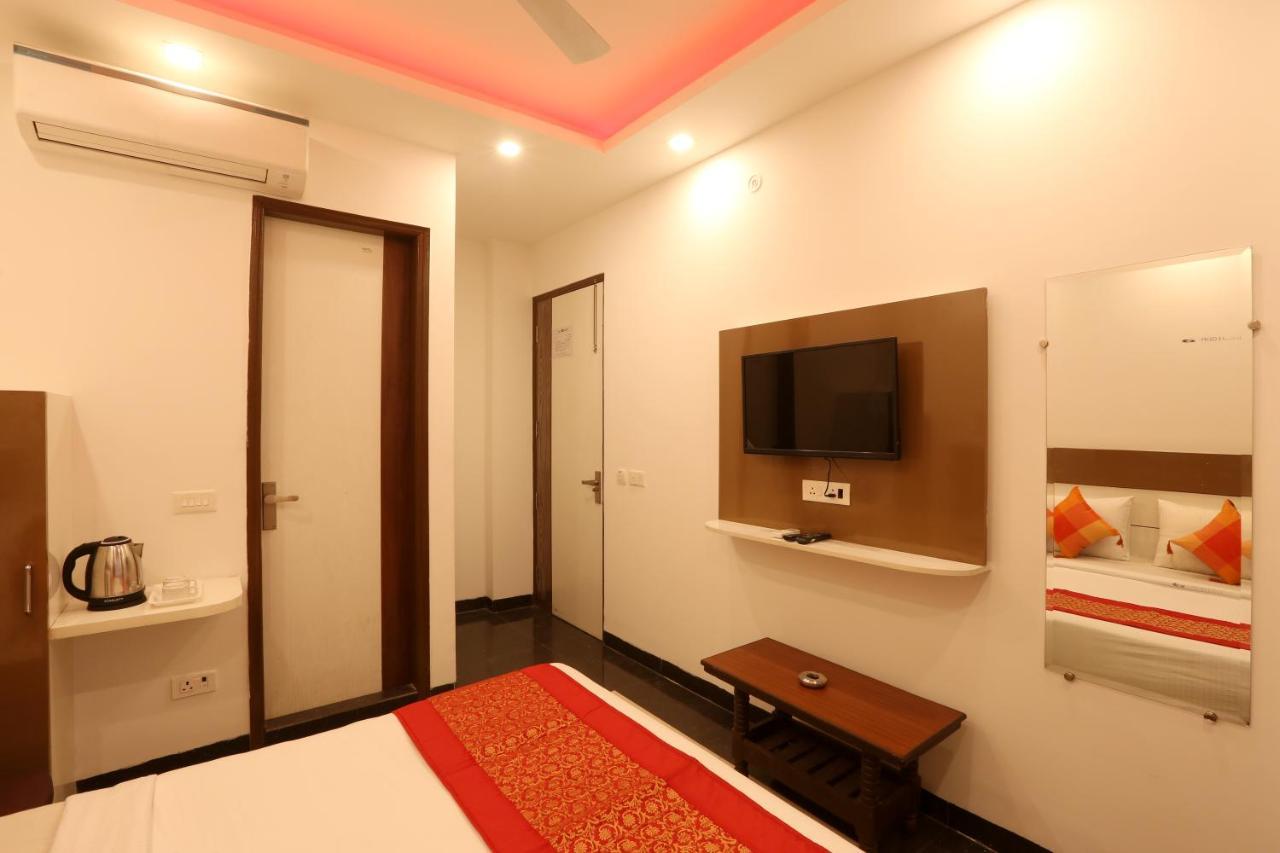 Hotel Sky Wood At Airport New Delhi Extérieur photo