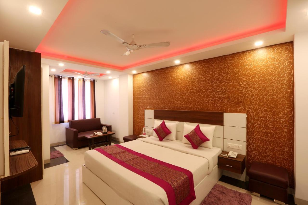 Hotel Sky Wood At Airport New Delhi Extérieur photo